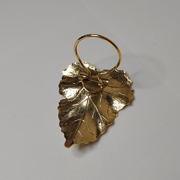 Large Gold Tone Lightweight Metal Leaf Scarf Clip - Picture 10 of 13